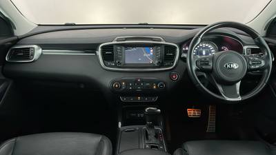 2016 KIA SORENTO interior