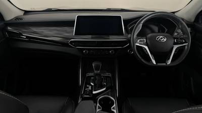 2021 LDV D90 interior