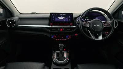 2022 KIA CERATO interior