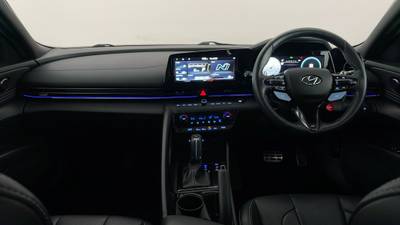 2022 HYUNDAI I30 interior