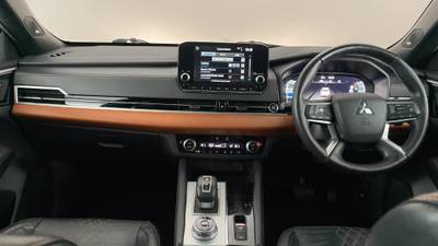2023 MITSUBISHI OUTLANDER interior