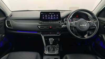 2022 KIA SELTOS interior