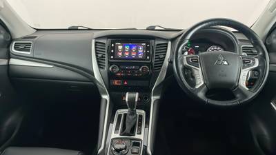 2018 MITSUBISHI PAJERO SPORT interior