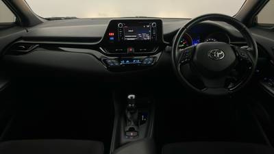 2018 TOYOTA C-HR interior