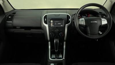 2019 ISUZU MU-X interior