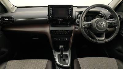 2022 TOYOTA YARIS CROSS interior