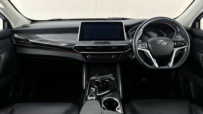 2022 LDV D90 interior