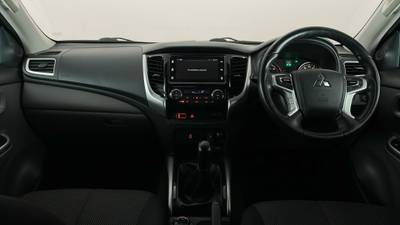 2017 MITSUBISHI TRITON interior