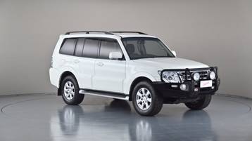 2020 MITSUBISHI PAJERO