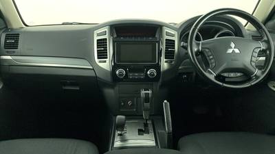 2020 MITSUBISHI PAJERO interior