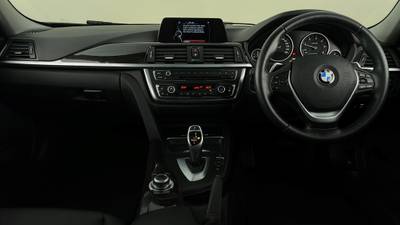 2014 BMW 3 interior
