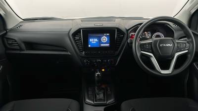 2023 ISUZU D-MAX interior