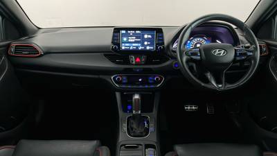 2020 HYUNDAI I30 interior