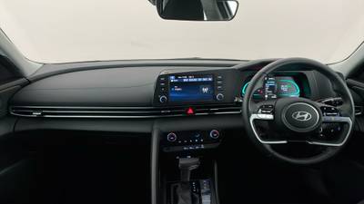 2025 HYUNDAI I30 interior