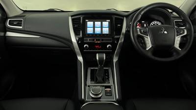 2022 MITSUBISHI PAJERO SPORT interior