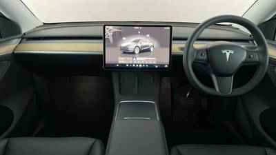 2023 TESLA MODEL Y interior