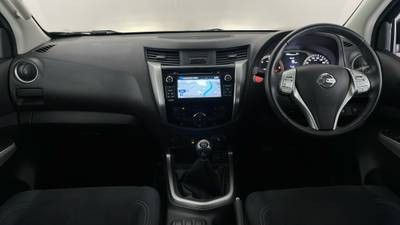 2018 NISSAN NAVARA interior