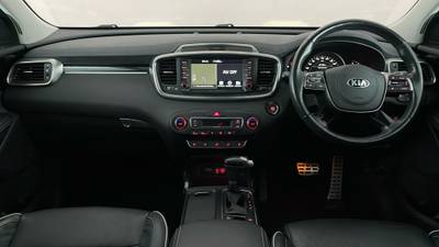 2020 KIA SORENTO interior