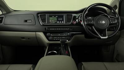 2018 KIA CARNIVAL interior