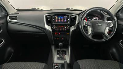 2021 MITSUBISHI TRITON interior