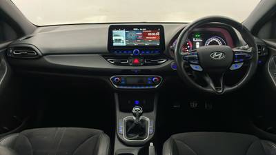 2022 HYUNDAI I30 interior