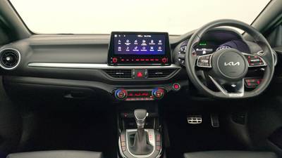 2022 KIA CERATO interior