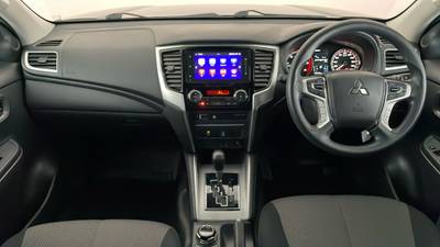 2023 MITSUBISHI TRITON interior