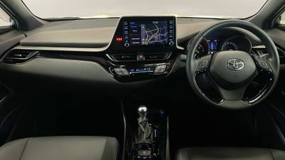 2022 TOYOTA C-HR interior