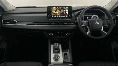 2023 MITSUBISHI OUTLANDER interior