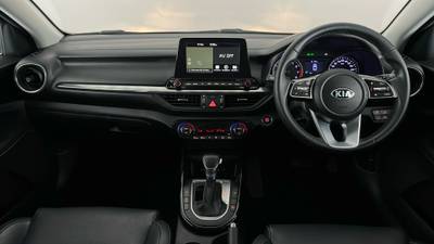 2019 KIA CERATO interior