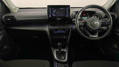 2023 TOYOTA YARIS CROSS interior