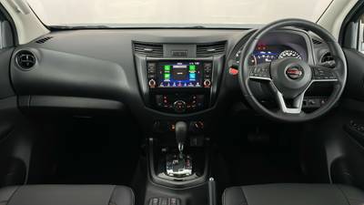 2022 NISSAN NAVARA interior