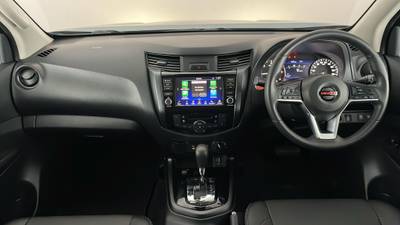 2022 NISSAN NAVARA interior