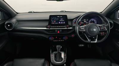 2019 KIA CERATO interior