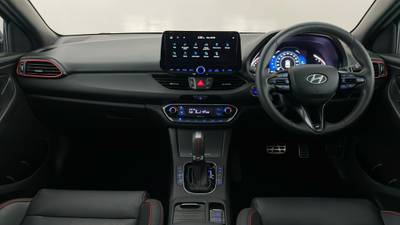 2022 HYUNDAI I30 interior