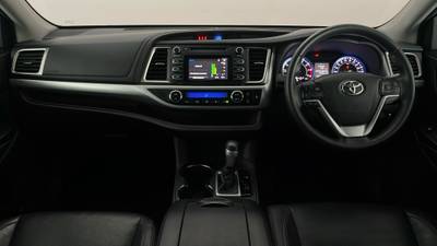 2015 Toyota Kluger interior