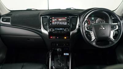 2018 MITSUBISHI TRITON interior