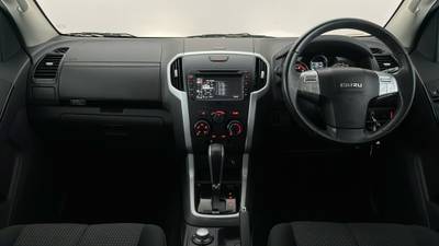 2017 ISUZU MU-X interior