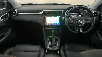 2022 MG ZST interior