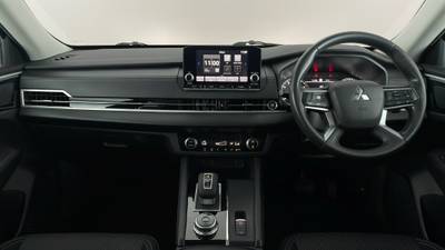 2023 MITSUBISHI OUTLANDER interior