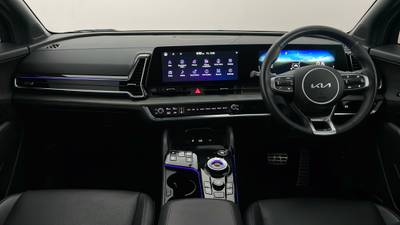 2025 KIA SPORTAGE interior