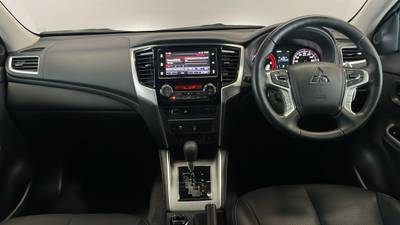 2023 MITSUBISHI TRITON interior