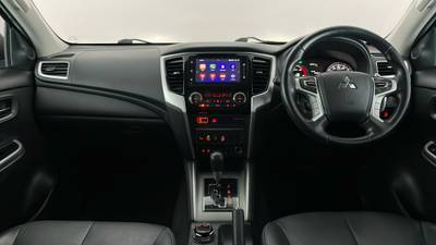 2022 MITSUBISHI TRITON interior