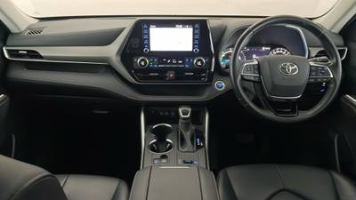 2021 Toyota Kluger interior