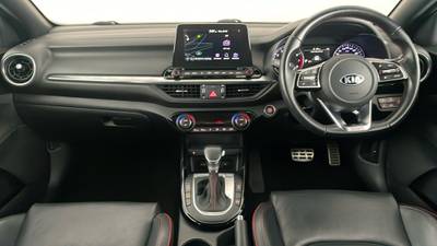 2019 KIA CERATO interior