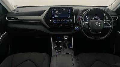 2022 Toyota Kluger interior