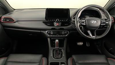 2022 HYUNDAI I30 interior
