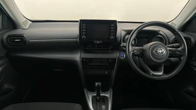 2022 TOYOTA YARIS CROSS interior