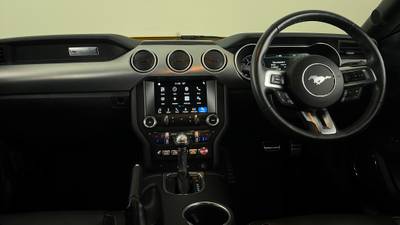 2018 FORD MUSTANG interior