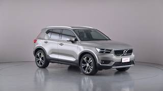 2021 VOLVO XC40
